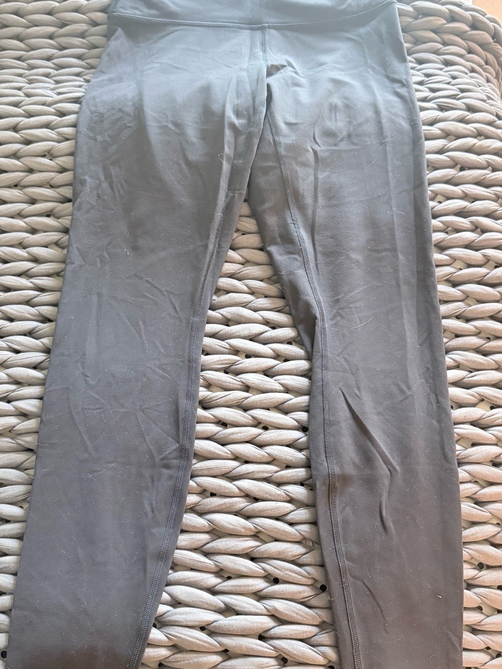 Lululemon Wunder Train 28”, size 10. Black